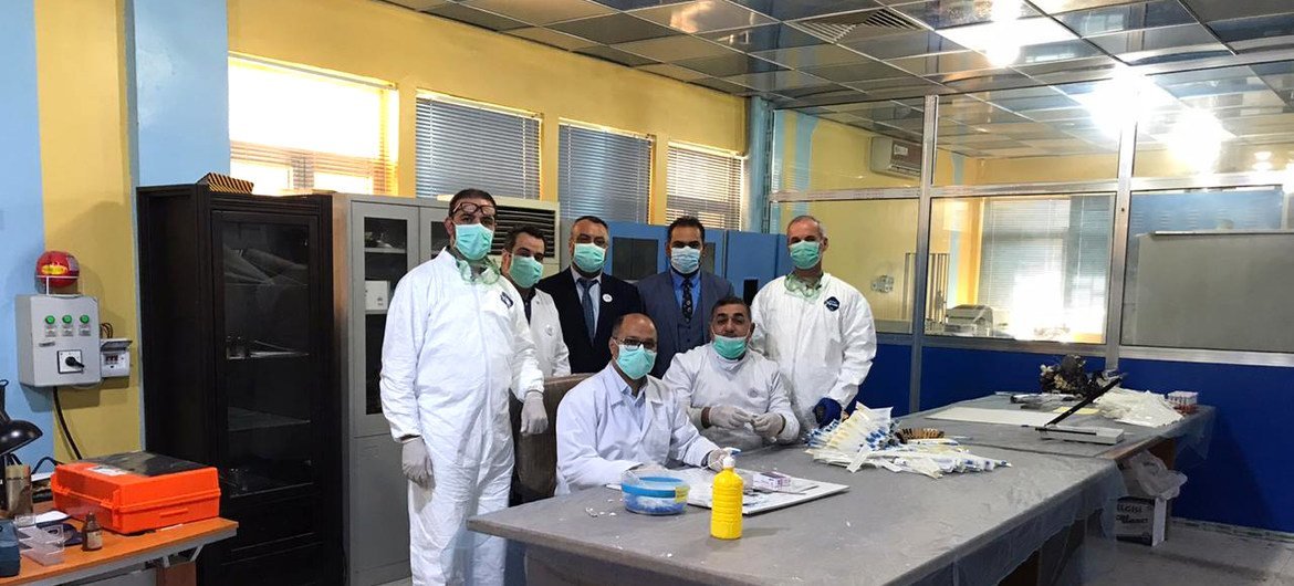 جامعة البصرة تتمكن من إنتاج الوسائط الناقلة لعينات الفيروسات والمسحات في إطار جهود التصدي لفيروس كوفيد-19